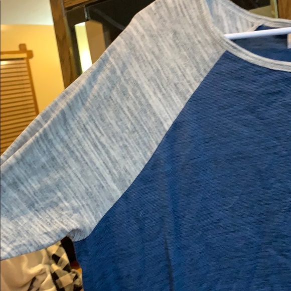 LuLaRoe classic t - Picture 4 of 4